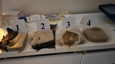 Полицаи намериха близо 2 кг хероин в къща край Сандански (СНИМКИ)