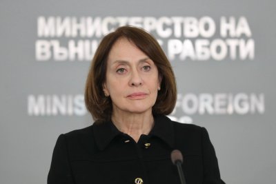 Надежда Нейнски: Кажете чии са дроновете!