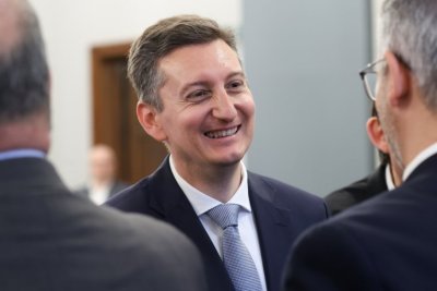 Министерство освобождава всички служители в пенсионна възраст