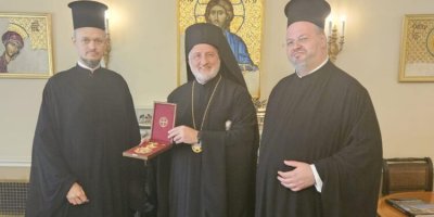 Ще отведе ли патриарх Вартоломей в Константинопол неръкоположения епископ Дионисий?