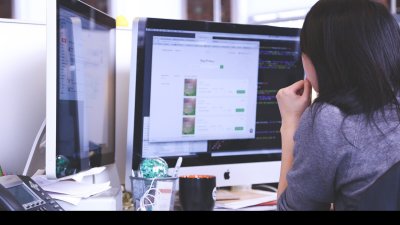Доставките на компютри в света се сринаха с над 20%