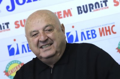 Чичо Венци: Някой журналист не се е наспал, за да праща Сашо Димитров в Славия