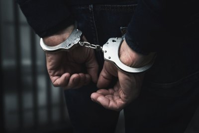 Обвиниха 45-годишен мъж за жестоко убийство на съсед в Русенско