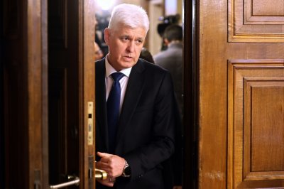 Военният министър търси подкрепа от Турция и Румъния 