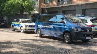 Съдът остави в ареста осмокласника, убил майка си в Пловдив