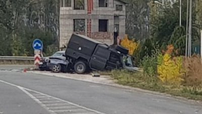 Четирима ранени в адски сблъсък