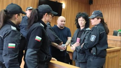 Само в Lupa.bg: Арестуваната шефка в "Св. Георги" си изкарвала и по 5 бона от телефонни консултации 