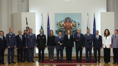 Йотова отличи въздушни асове 