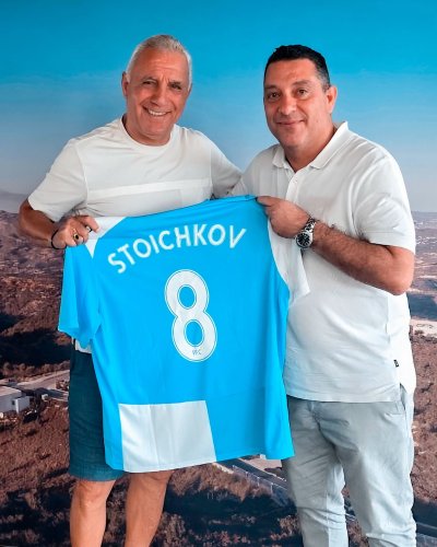 Стоичков рекламира &bdquo;Футбол за училищата&ldquo; в Кипър и Замбия
