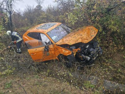 Ламборгини за 300 хил. евро се потроши в храсталаците край Ловеч (СНИМКИ)