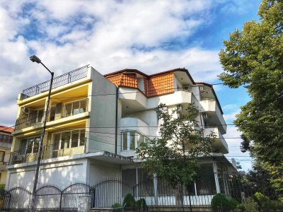 И варненският дом, изпепелен нощес, е бил хоспис на ужасите