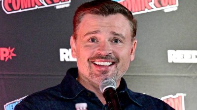 Звезда от &bdquo;Смолвил&ldquo; се показа гол по погрешка