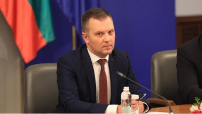 Правосъдният министър умува дали да не атакува новия главен прокурор 