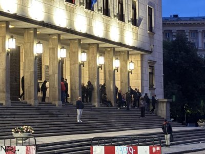 Опашка за златни 100 евро се изви пред БНБ