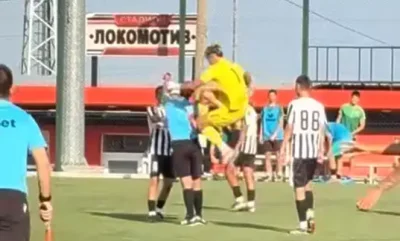 Безумците в БФС спряха правата на вратаря-кретен само за две години!