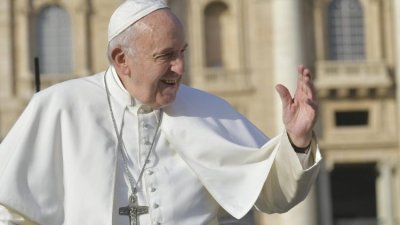 Папата подари дворец на бездомници