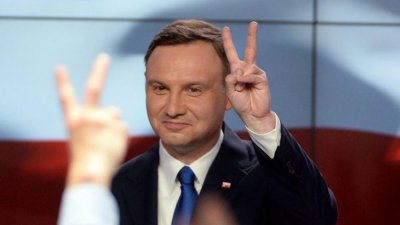 Открит гей се кандидатира за президент на католическа Полша