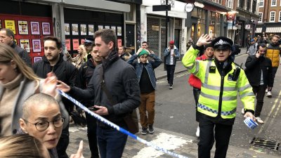 Бомба евакуира част от Лондон