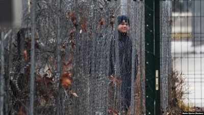 Унгария затваря границата със Сърбия