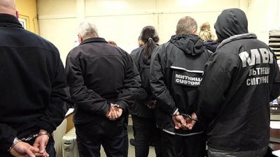 7 калотински митничари остават в ареста
