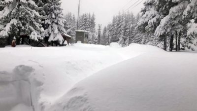 10 души са блокирани в курорта Върховръх заради снега