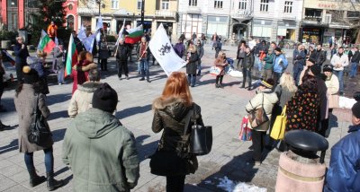 СМЯХ: 50 човека в Пловдив свалят властта