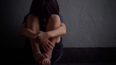 Оставиха в ареста мъж, изнасилвал собствената си дъщеря