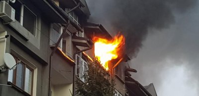 Самотник умря от задушаване в горящ апартамент