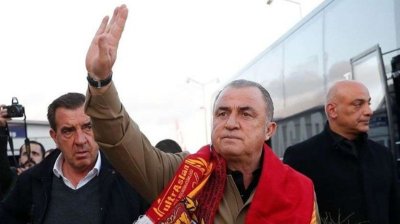 Галатасарай пристигна при Левски