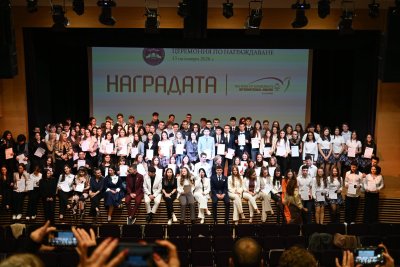 Колежани в София негодуват: Защо дойде Йотова при нас, да ни агитира ли? 