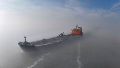 Танкери горят в Ормузкия проток