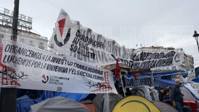 Полицията налага с палки протестиращи учители в Мадрид