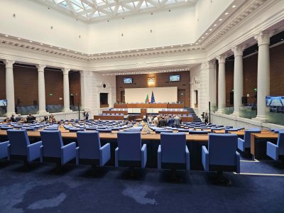 Очаквано: Извънредното заседание на НС се провали, кворум няма 