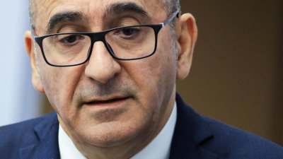 Френският вътрешен министър подаде оставка, Макрон не я прие