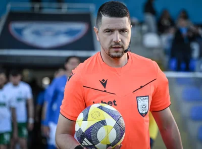Мартин Марков реферира Черно море - Локо Пд за Pro Cup