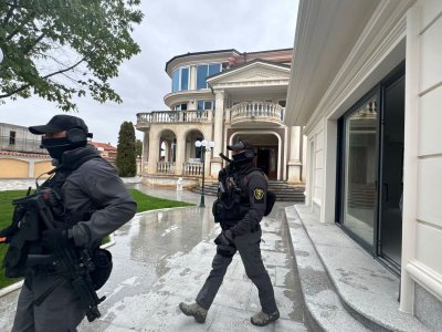 ГДБОП показа луксозните барокови имоти на Илия Илиев (ВИДЕО)