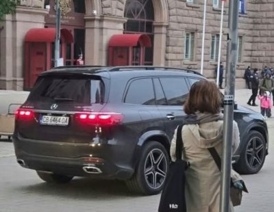 Бившият лидер на БСП цъфна на протеста срещу Радев 