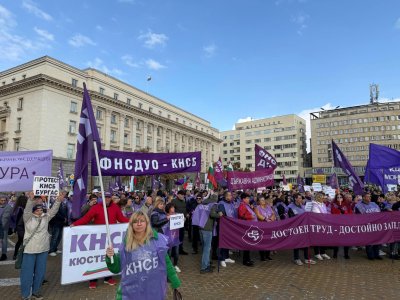 Протестът на КНСБ заля жълтите павета (СНИМКИ)