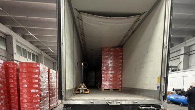 На &bdquo;Кулата&ldquo;: Откриха контрабандни цигари за над 750 000 евро в камион с чипс 