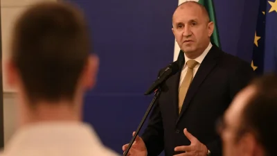 Радев към младите лекари: Нуждаем се от вас