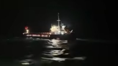 Корабът "Челси-3" потегли на буксир към Бургас