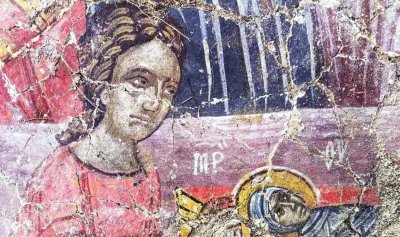 Археолози разкриха в Мелник най-големия досега фрагмент от средновековен стенопис