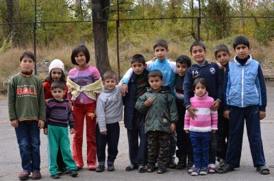 Близо половината от децата на бежанците в България остават извън образователната система