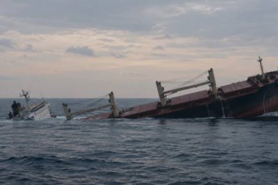 Оцелял моряк от дроновите атаки: Корабът потъваше и увличаше хората със себе си