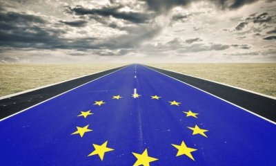 Копейките се топят, над 50% си искат европейското бъдеще
