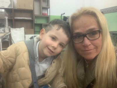 Иванчева гласува с малкия Валентин