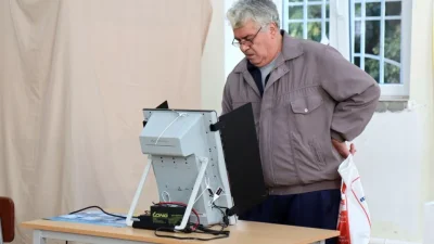 Проблем пред урните: Връщането на часовника с час назад бъгна машините