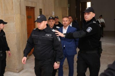 Кметовете на Сунгурларе и Белица остават зад решетките