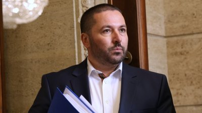 Бащата на Сияна на протест срещу освобождаването на убиеца на Милен Цветков 