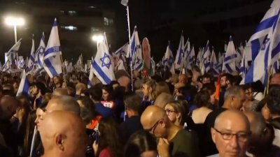 Хиляди на протест в Тел Авив срещу Нетаняху